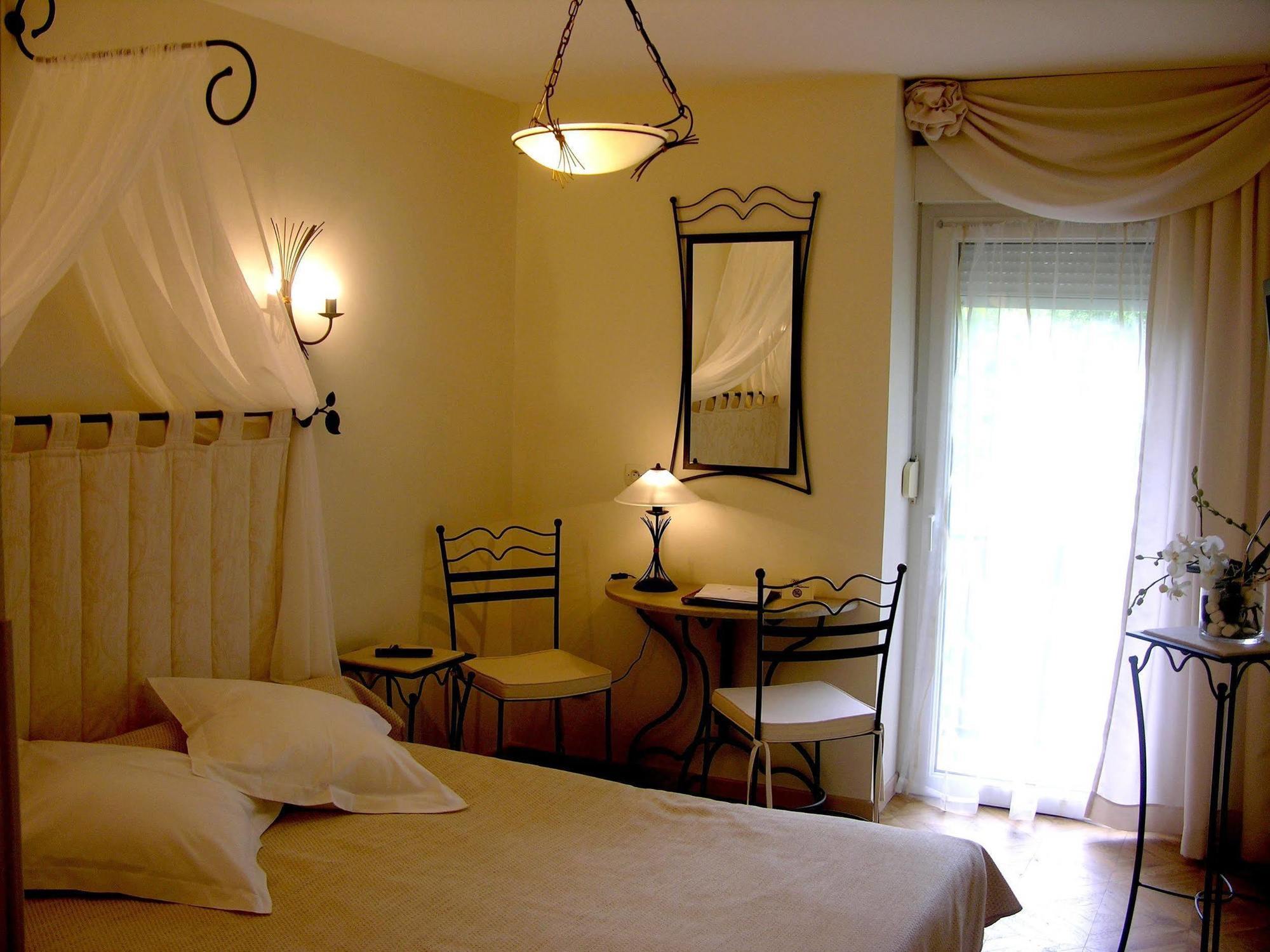 Logis Hotel Restaurant Les Norias Cazilhac  المظهر الخارجي الصورة